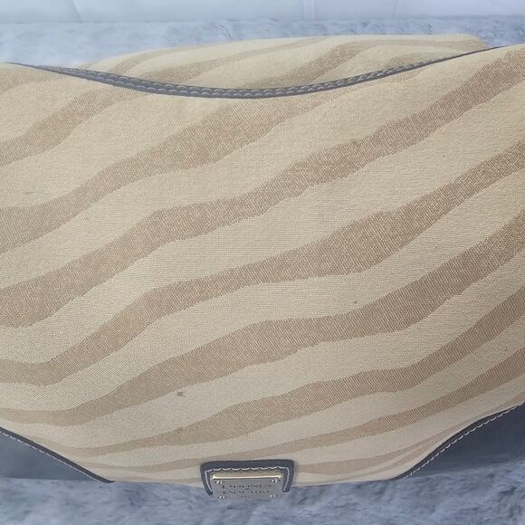 Dooney & Bourke Signature Jacquard Zebra Print Shoulder Bag Hobo Purse Animal - Picture 5 of 10